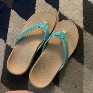 Vionic Tide II Toe Post Sandal. Size 9. Like new.